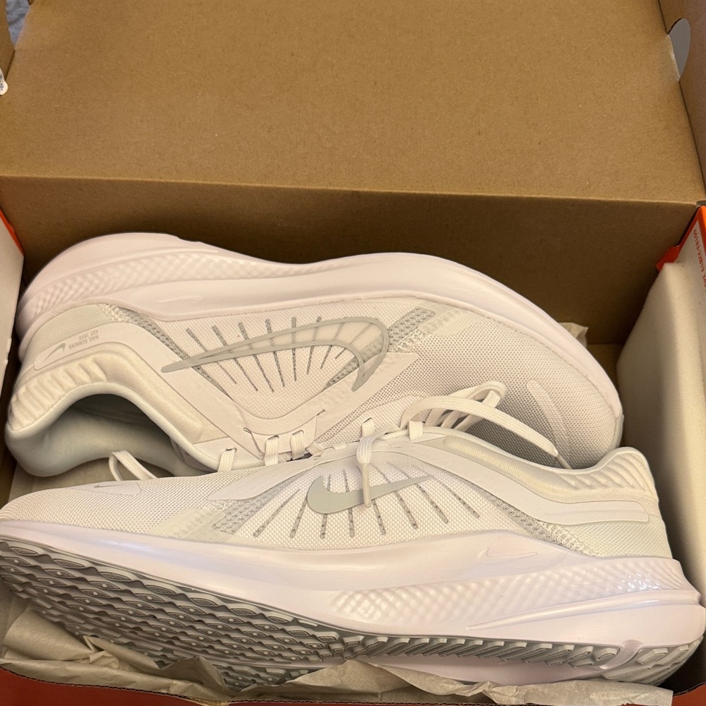 BNIB Men’s Nike White  Running Shoes